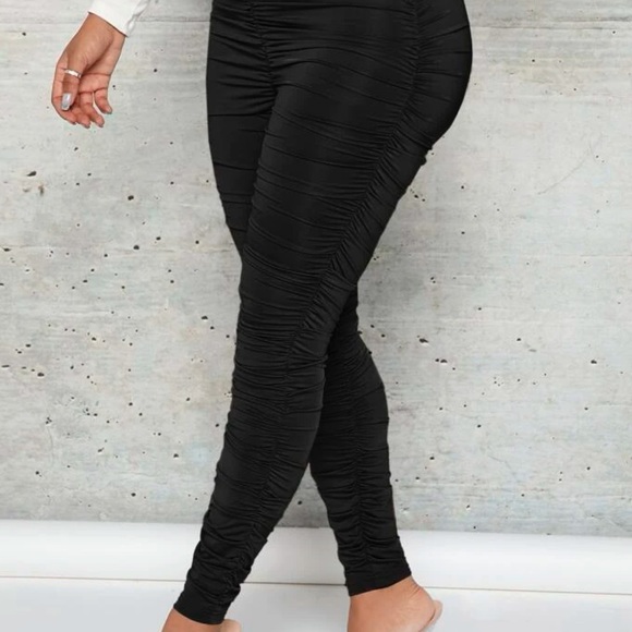 Black High Waisted Ruched Leggings. Size S - Picture 2 of 6